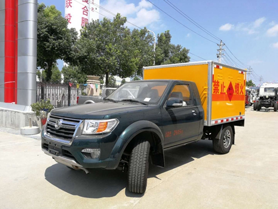 東風(fēng)日產(chǎn)單排皮卡四驅爆破器材運輸車(chē)