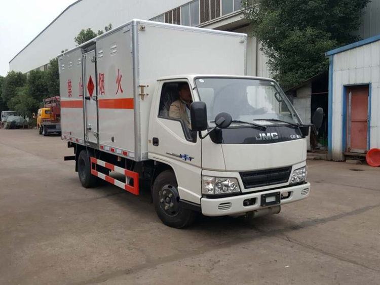 江鈴3.1米易燃氣體廂式運輸車(chē)