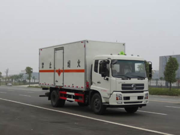 東風(fēng)天錦易燃液體廂式運輸車(chē)