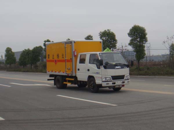 江鈴雙排易燃液體廂式運輸車(chē)