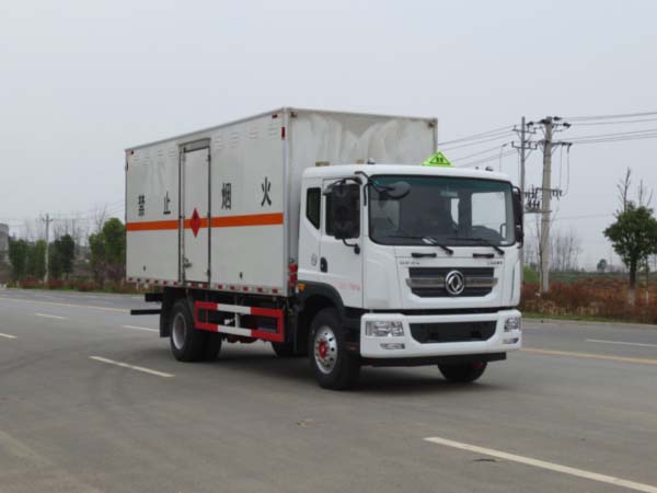 東風(fēng)多利卡易燃液體廂式運輸車(chē)