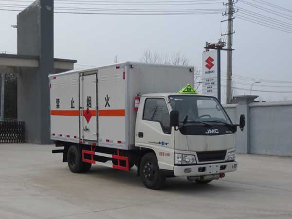 江鈴易燃液體廂式運輸車(chē)