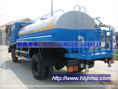 東風(fēng)145灑水車(chē),平頭帶臥,康機160馬力.裝水8-10噸.前沖后灑,側噴,后置工作臺.銷(xiāo)售熱線(xiàn):13908665336