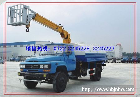 此車(chē)一車(chē)四用，高空作業(yè)剪枝、修理路燈、灑水噴藥、起吊貨物、罐卸下可拉貨。銷(xiāo)售熱線(xiàn)：13908665336