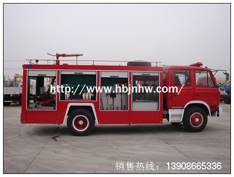 東風(fēng)153消防車(chē),裝水5-6噸.康機180馬力.