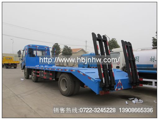 解放小三軸平板運輸車(chē)銷(xiāo)售熱線(xiàn):13908665336